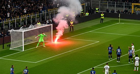 Болельщикам «Интера» закрыли выезды на три матча — за фаер рядом с вратарём «Кремонезе»