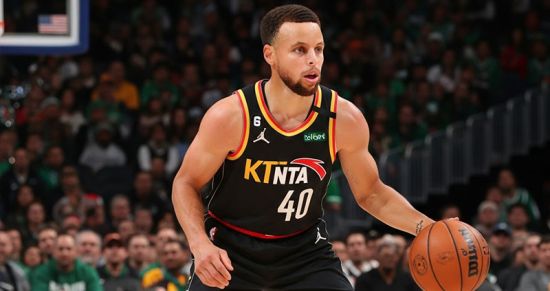 Карри вышел в кроссовках Томпсона на Рождество — стильный привет «Сплэш Бразерс»