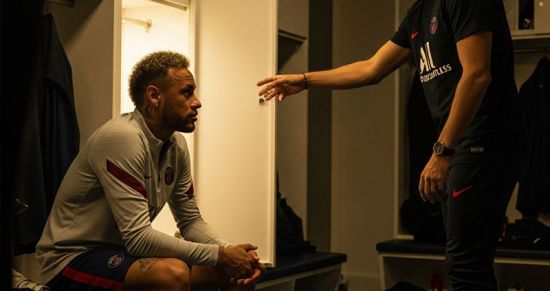 «С открытой дверью»: бывший одноклубник ПСЖ объяснил странную привычку Неймара