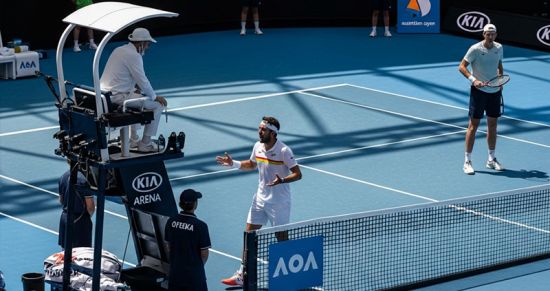 Скандал на Открытом чемпионате Австралии: Давидович Фокина поругался с фанатом и дожал Опелку в пяти сетах