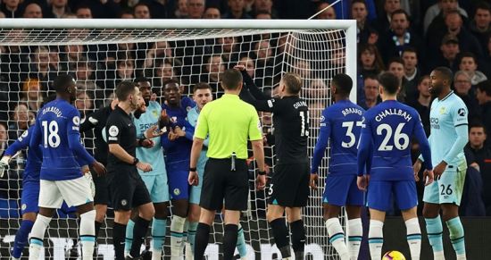 Скандал в матче «Челси» — «Бернли»: Чалоба схватил мяч рукой в штрафной, но пенальти не дали