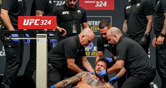 Страшные кадры на взвешивании UFC 324: боец легчайшего веса упал в обморок и отправлен в больницу