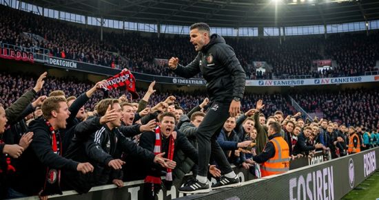 Ван Перси перелез через щиты к фанатам «Фейеноорда»: «Имеют право злиться»