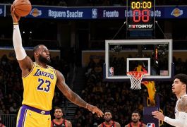 1297 матчей — и пауза: Леброн прервал серию 10+ очков, но выиграл передачей на сирене