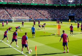 Через 894 дня «Барса» вернулась на «Камп Ноу» — пока только тренировкой и с вопросами по срокам