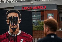 «Это без класса»: Рой Кин осудил фанатов «Ливерпуля» за свист в адрес Трента на «Энфилде»