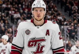 Подвисший старт Свечникова: 0 очков за 8 матчей. Что не так и как «Каролина» его перезагрузит?