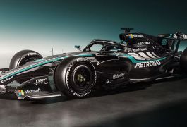 «Самая мощная встряска в истории»: «Мерседес» показал первые изображения болида для сезона 2026