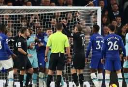 Скандал в матче «Челси» — «Бернли»: Чалоба схватил мяч рукой в штрафной, но пенальти не дали