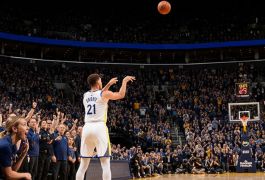 Стефен Карри попал из тоннеля через всю площадку — даже Кейтлин Кларк не поверила