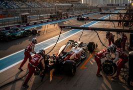 В Катаре всех заставят делать два пит-стопа: ФИА ввела лимит кругов, босс «Хаас» раскритиковал новшество