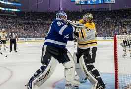 Василевский бросил перчатки — и перевернул матч под открытым небом: «Тампа-Бэй» дожала «Бостон»