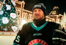 На Красной площади прошёл хоккейный матч команд «PARI-Москва» и «Звезда России»