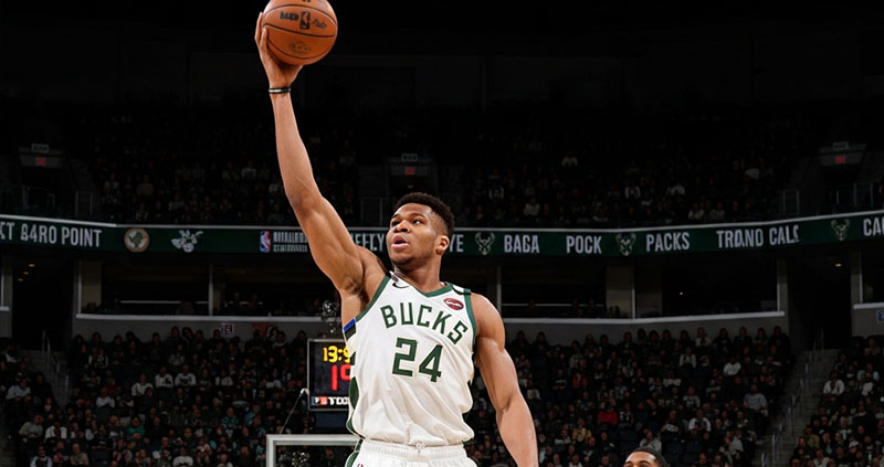 Адетокумбо набирает 21 000 очков, Милуоки прерывает серию из семи поражений