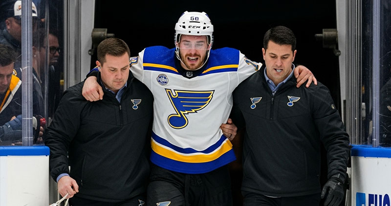 Кули увезли со льда, Торопченко удалён до конца игры — жёсткая стыковка в концовке в Сент‑Луисе