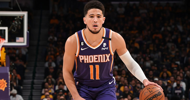 Девин Букер получил травму паха в матче с Лейкерс, но Санз выиграли — 125:108