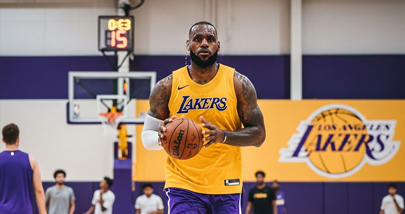 Леброн Джеймс прошёл полную тренировку, возможен дебют за «Лейкерс» в игре с «Ютой».