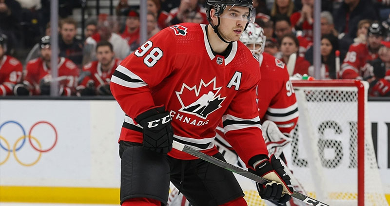 Без Олимпиады, но самый ценный? Почему Коннор Бедард — опора Чикаго и, возможно, всей НХЛ