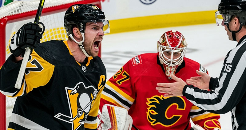 Кросби не сдержался: спорная помеха вратарю позволила Калгари забить в игру с Питтсбургом