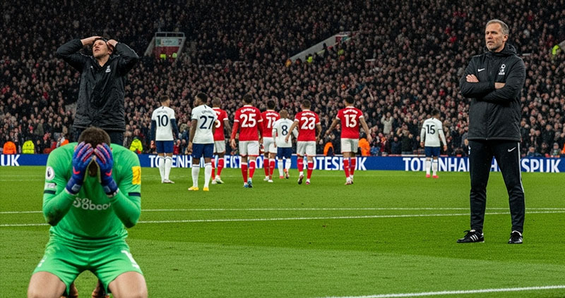 Крах Тоттенхэма в Ноттингеме: 0:3, ошибки Викарио и растерянность Франка