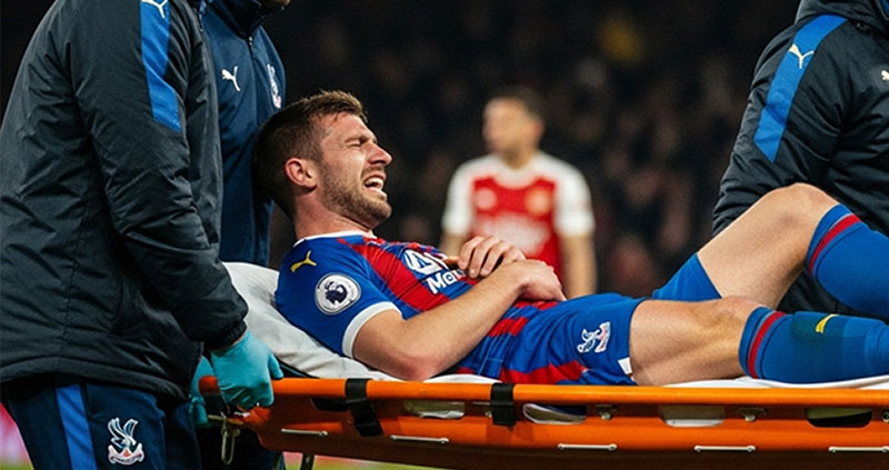 Крис Ричардс из Кристал Пэлас уехал на носилках: швы на стопе, рассчитывает вернуться в январе