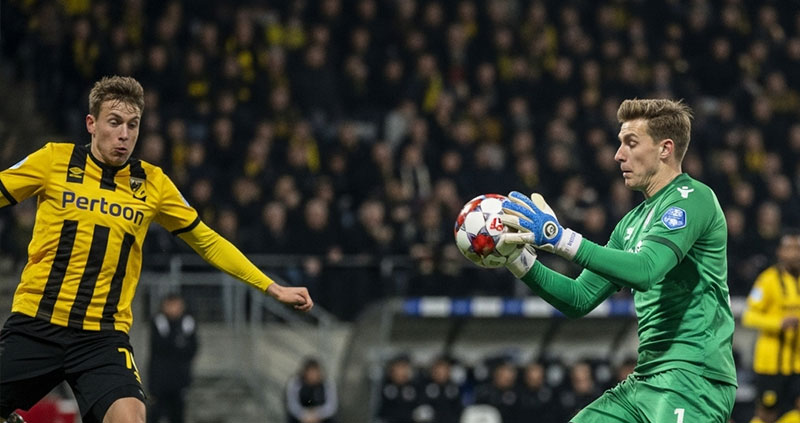 Вратарь Гронингена обманул соперника трюком из ФИФА и отразил удар