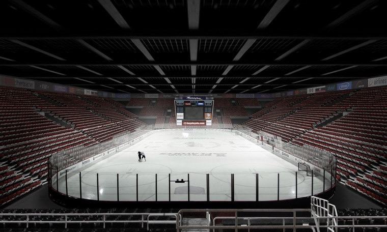 Arena lmsys org. Кельн ледовая Арена. Пустая хоккейная Арена. Хоккейные арены НХЛ. Fargo Hockey Arena.